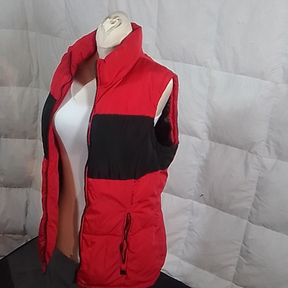 Iconic Calvin Klein winter vest - Picture 2 of 9